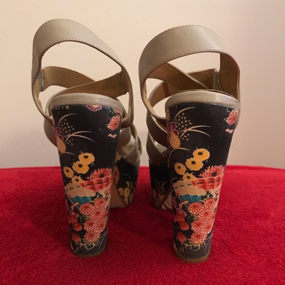 Daphne Floral Platform Heels - Size 5.5 - Picture 4 of 7